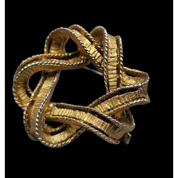 Lisner Intertwined Star Ribbon Brooch Gold Plated Textured Bow Vintage Pin - Picture 8 of 11